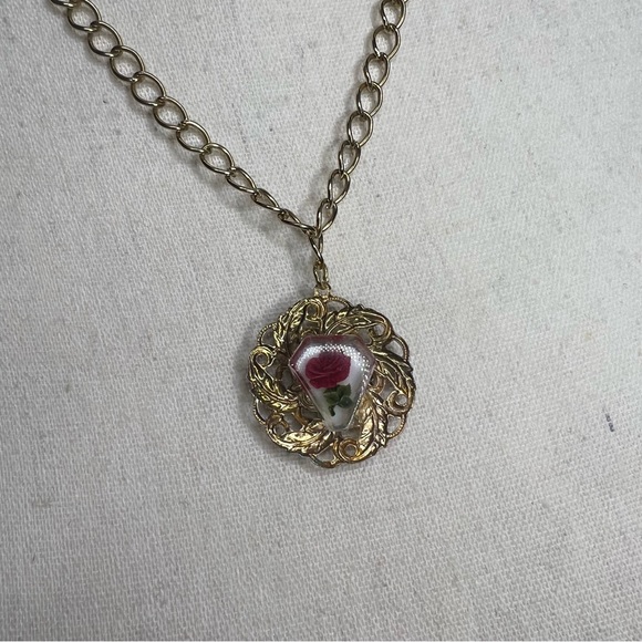 Up-cycled gold tone chunky chain necklace with vintage resin rose pendant - Picture 6 of 13